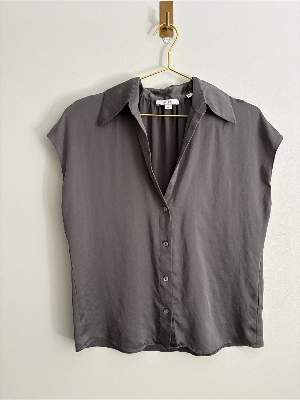 Vince Silk Cap Sleeve Ruched Back Blouse Top in Grey Button Front V Neck Size S